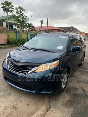 Toyota Sienna 2010 Blue