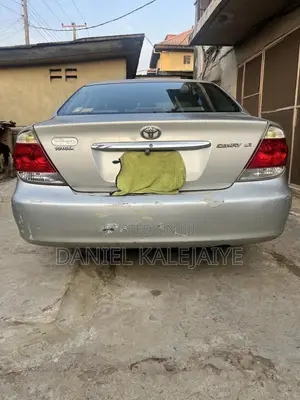 Toyota Camry 2005 Silver