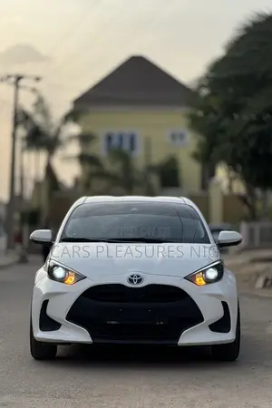 Toyota Yaris SX Hybrid 2024 White