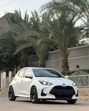 Toyota Yaris SX Hybrid 2024 White