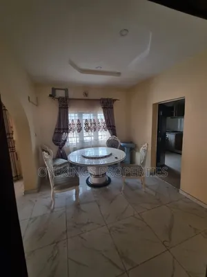5bdrm Bungalow in Odoona Elewe, Oluyole Estate for rent