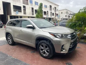 Toyota Highlander LE 4x4 V6 (3.5L 6cyl 8A) 2017 Teal