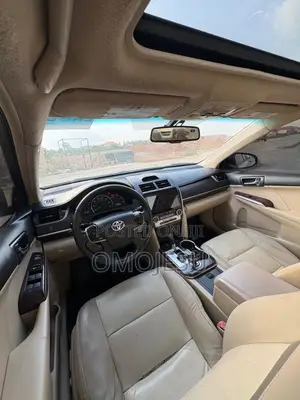 Toyota Camry XLE 4dr Sedan w/Prod. End 11/13 (3.5L 6cyl 6A) 2014 Gold