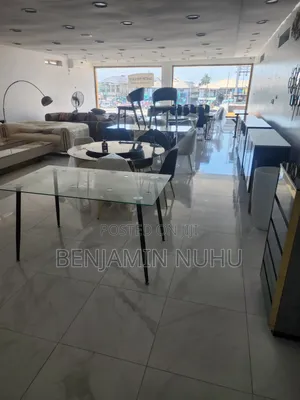 150sqm Shop Space With a Show Glass Facing Express on the First Floor