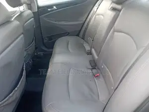 Hyundai Sonata Limited 2.0T Sedan (2.0L 4cyl 6A) 2012 Gray