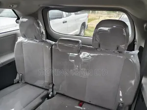 Toyota Sienna LE (3.5L 6cyl 8A) 2018 White