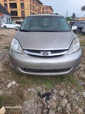 Toyota Sienna XLE Limited AWD 2009 Gold