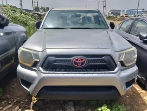 Toyota Tacoma V6 4dr Access Cab 4WD 6.1 ft. SB (4.0L 6cyl 6M) 2014