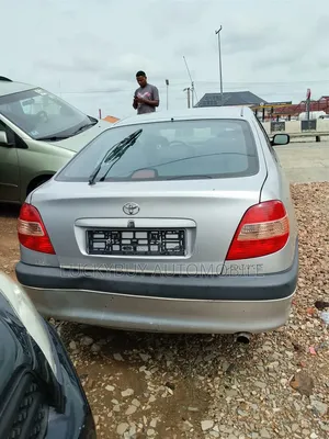 Toyota Avensis 1.6 VVT-i 2000 Silver