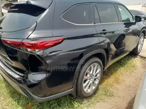 Toyota Highlander Platinum 2022 Black