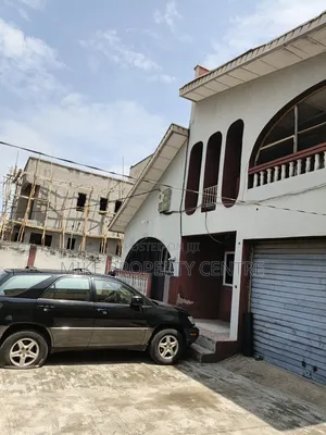 4bdrm Block of Flats in By Century Hotel, for sale