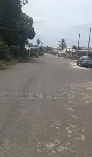 6bdrm Block of Flats in Laari Estate, for sale