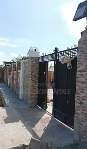 4bdrm Bungalow in Akuru Hassan Block for sale