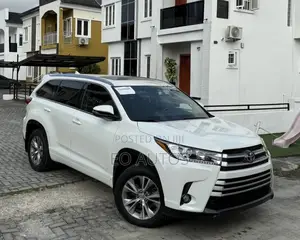 Toyota Highlander XLE 4dr SUV AWD (3.5L 6cyl 6A) 2015 White