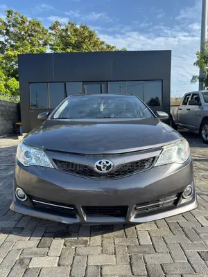 Toyota Camry SE 4dr Sedan (2.5L 4cyl 6A) 2013 Gray