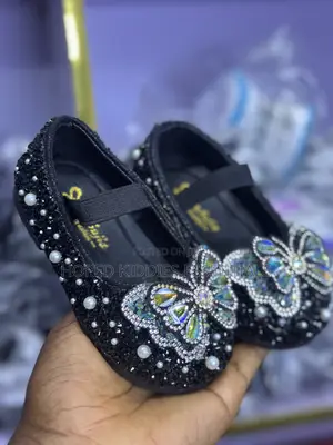 Cute Stoned-Pearls Girl Shoe