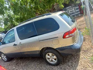 Toyota Sienna LE 2001 Gold