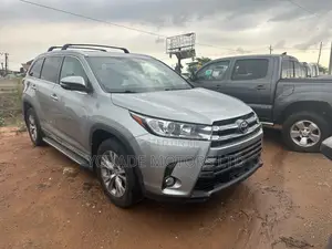 Toyota Highlander XLE 4dr SUV (3.5L 6cyl 6A) 2015 Silver