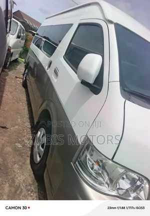 Toyota HiAce 2018 White
