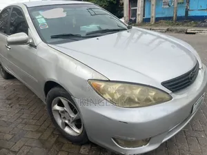 Toyota Camry LE 4dr Sedan (2.4L 4cyl 5A) 2005 Silver