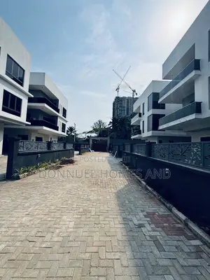6bdrm Duplex in Ikot Abasi for sale