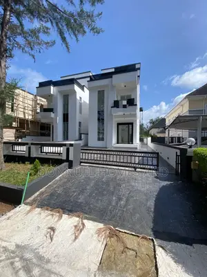 5bdrm Duplex in Ikota for sale