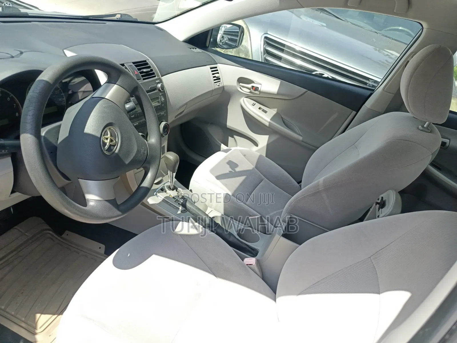 Toyota Corolla 2011 Silver