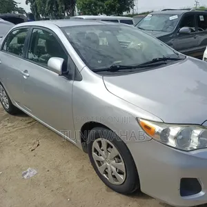 Toyota Corolla 2011 Silver