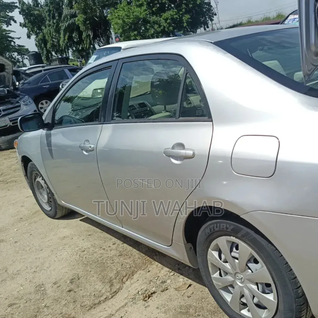 Toyota Corolla 2011 Silver