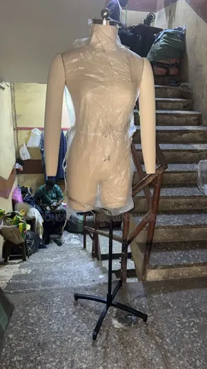 Size 14 Imported Fully Pinnable Dress Form With Arms