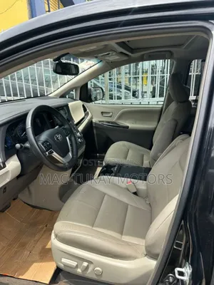 Toyota Sienna XLE 8 Passenger (3.5L 6cyl 8A) 2017 Black