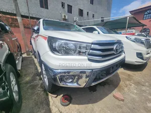 Toyota Hilux 2020 White