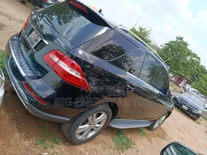 Mercedes-Benz M Class ML350 4dr SUV (3.5L 6cyl 7A) 2014 Black