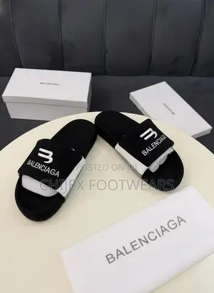 Balenciaga Slides ! 