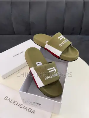 Balenciaga Slides ! 