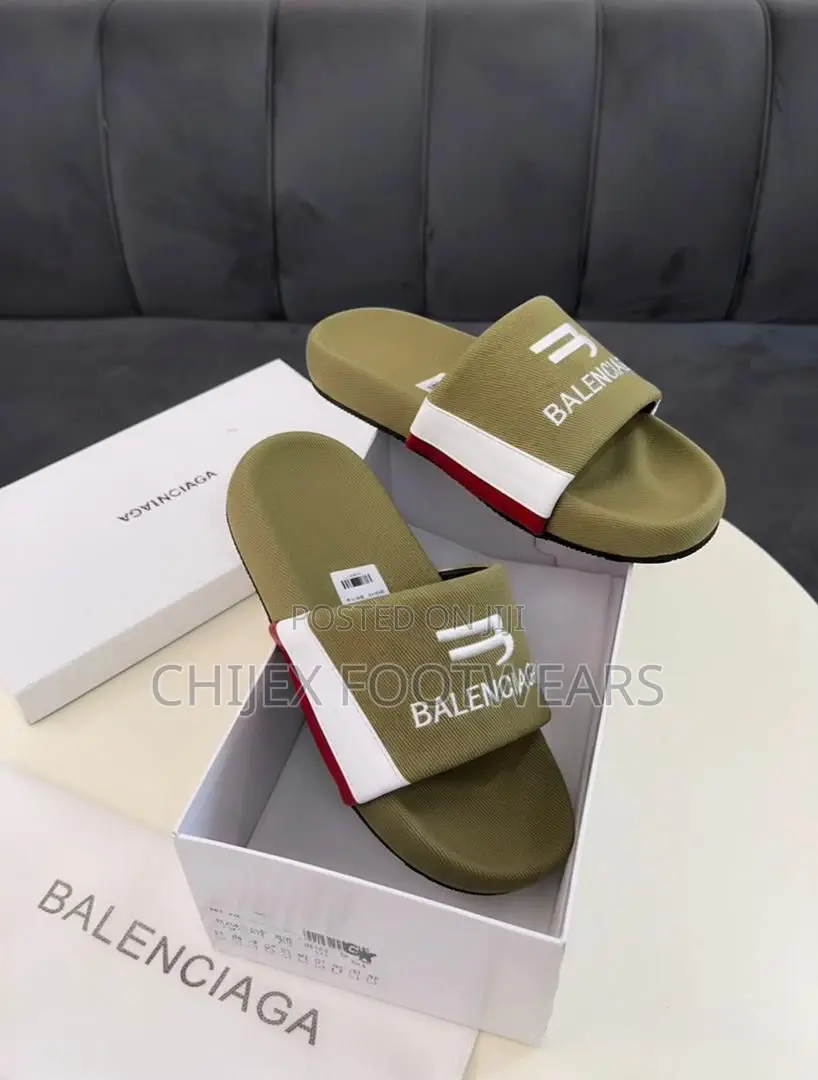 Balenciaga Slides ! 