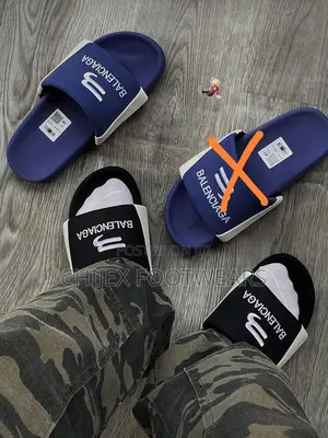 Balenciaga Slides ! 