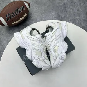 Cloudstep White Runners
/ Buy One Get a Free Sock
