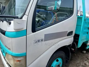 Toyota Dyna 200 2005 White