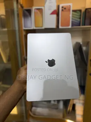 Laptop Apple MacBook Air 2022 M2 8GB Apple M2 SSD 512GB