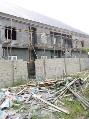 I'm a Skilled Bricklayer in Lagos
