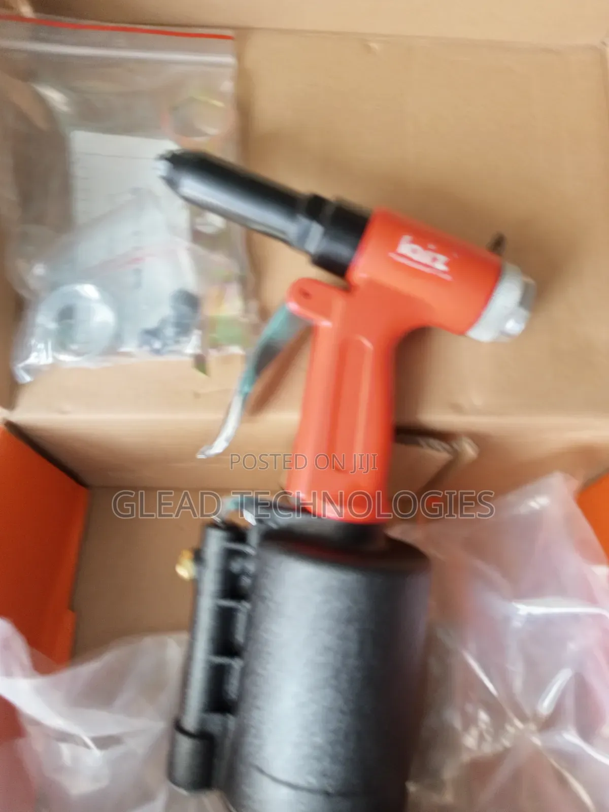 Pneumatic Rivet Gun