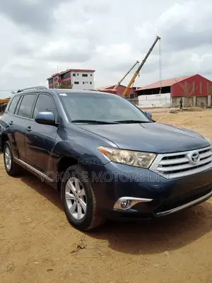 Toyota Highlander 3.5L 2WD 2013 Blue