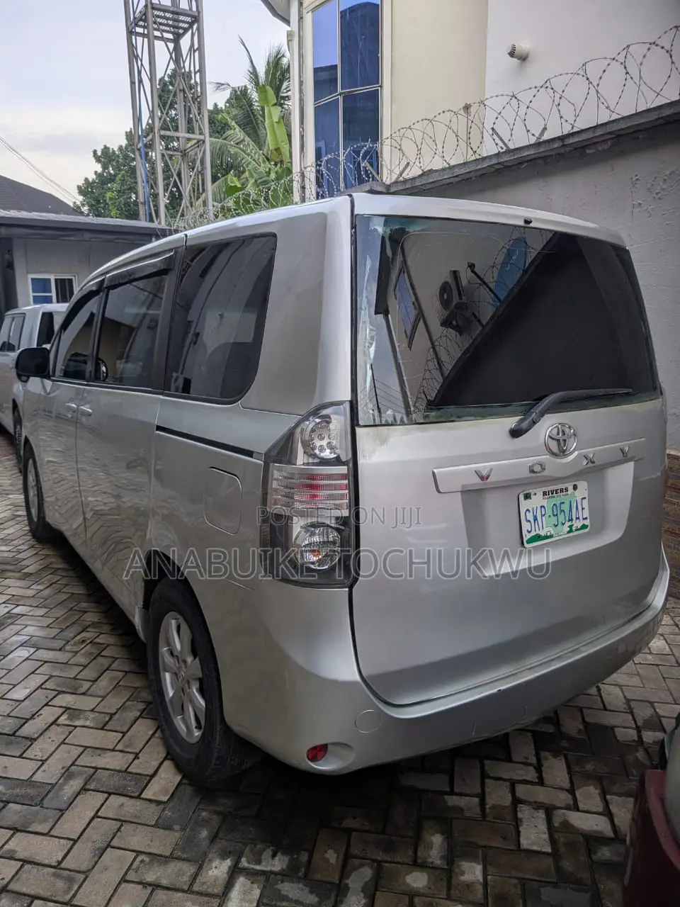 Toyota Voxy 2011 Silver