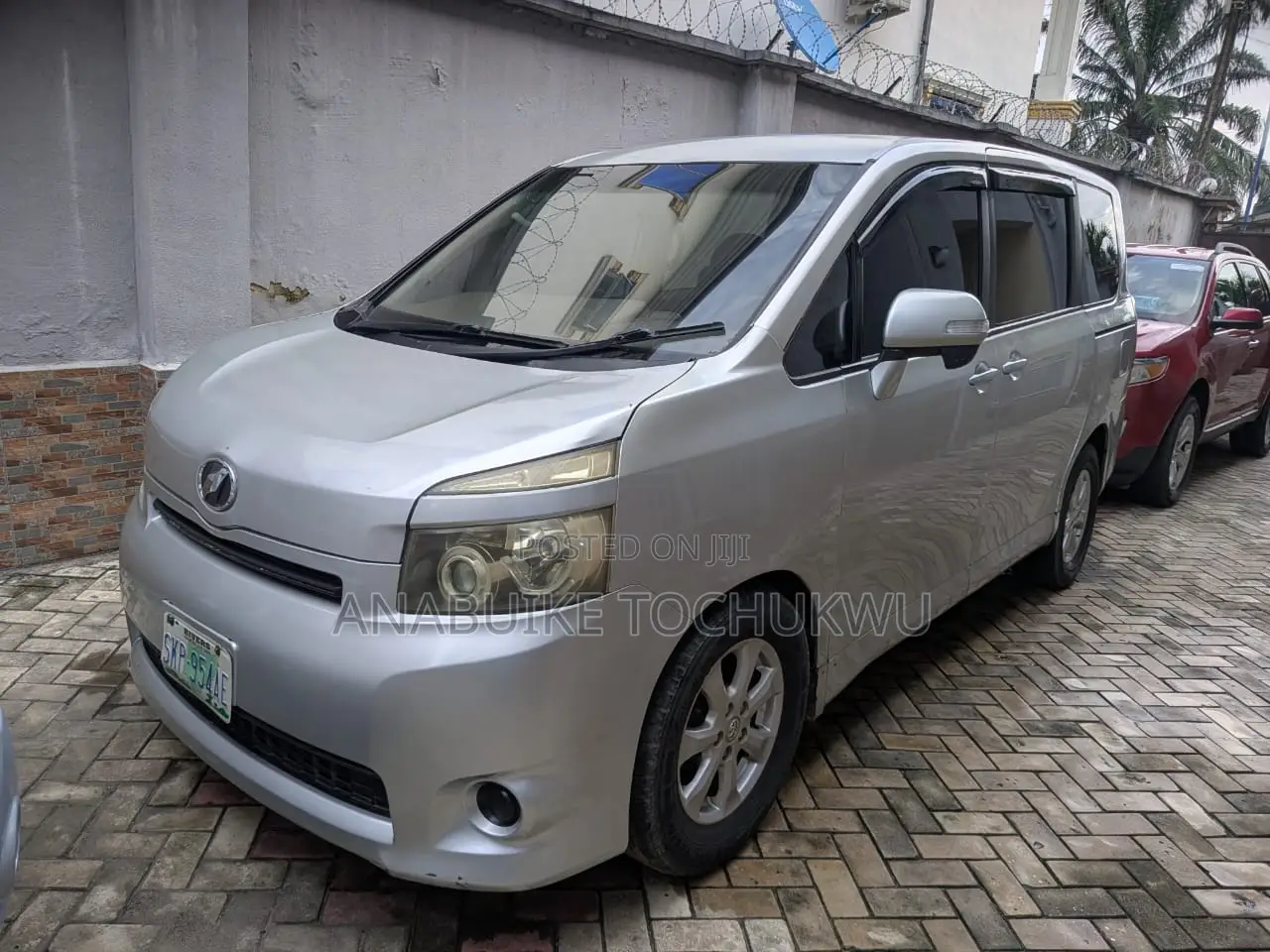 Toyota Voxy 2011 Silver