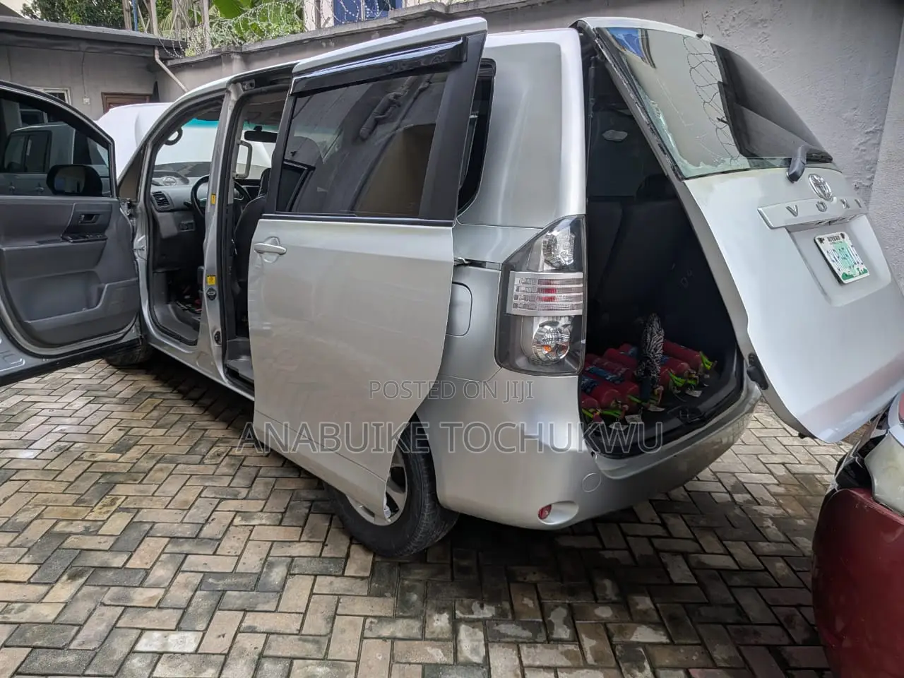Toyota Voxy 2011 Silver