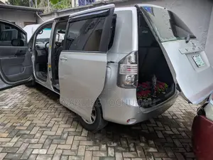 Toyota Voxy 2011 Silver