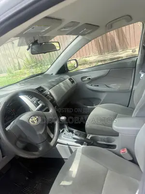 Toyota Corolla LE 4dr Sedan (1.8L 4 cyl 4A) 2009 Silver