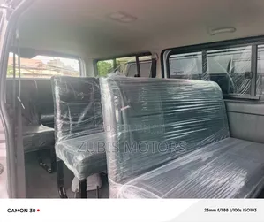 Toyota HiAce 2010 Silver