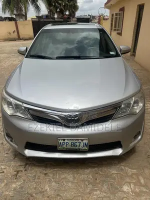 Toyota Camry XLE 4dr Sedan (2.5L 4cyl 6A) 2014 Silver